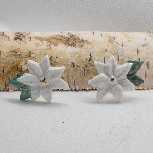Ceramic porcelain poinsettia earrings white gold - Picture 2 of 4